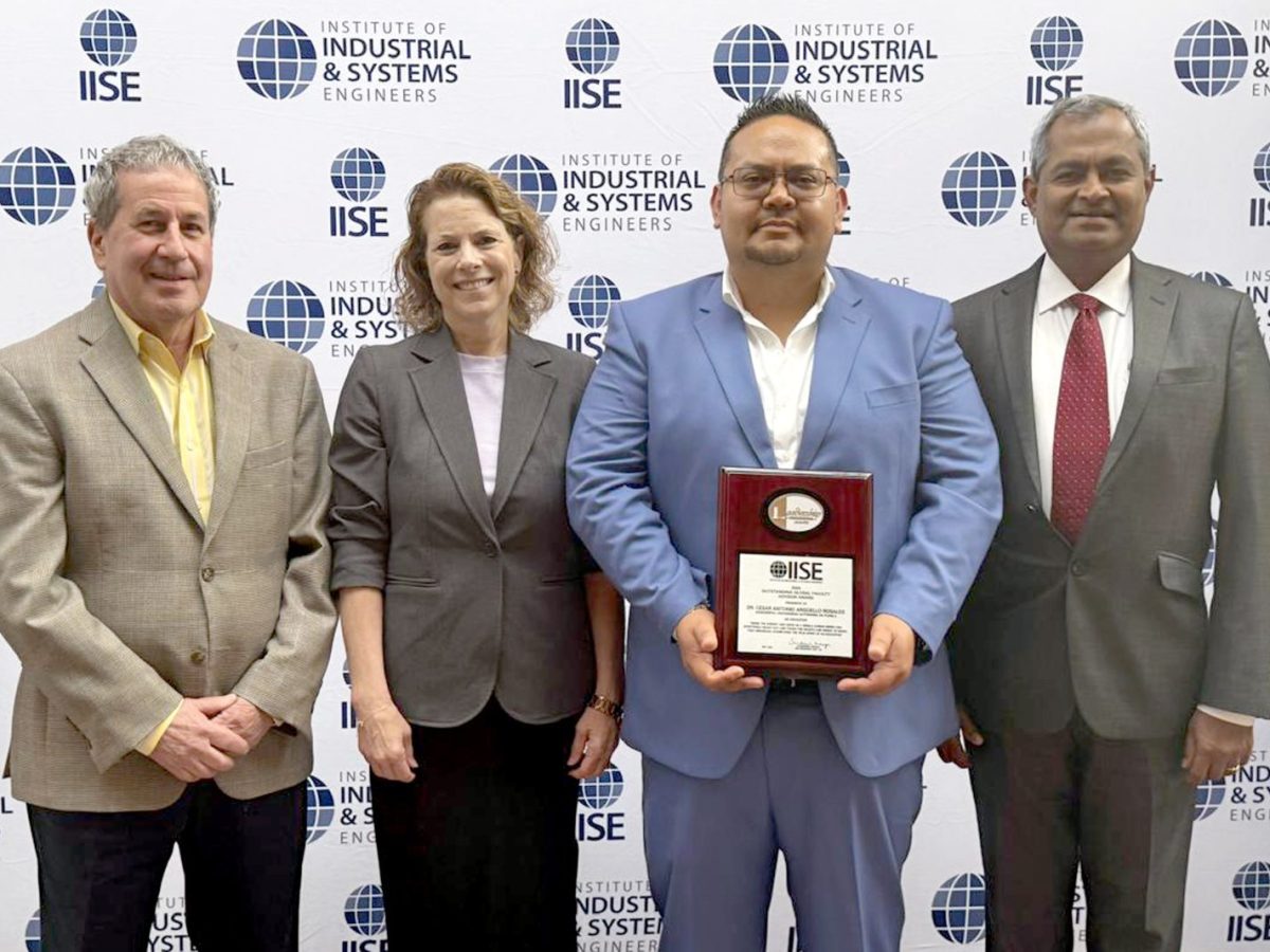 Distinguen a docente BUAP con el Global Outstanding Faculty Advisor&nbsp;Award
